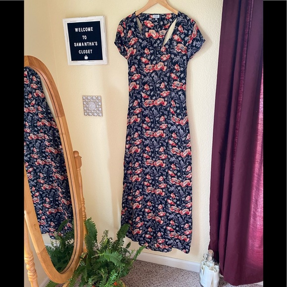 Floral open back dress. - Picture 1 of 11